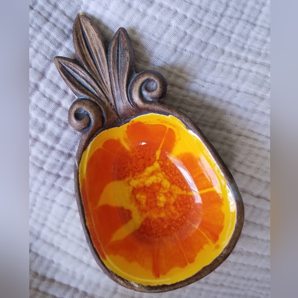 Vintage Pineapple ceramic trinket dish from Treasure Craft Hawaii dated 1962